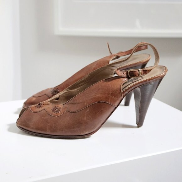 Vintage Bandolino Italy Brown Leather Peep Toe Floral Sandals - Picture 1 of 11